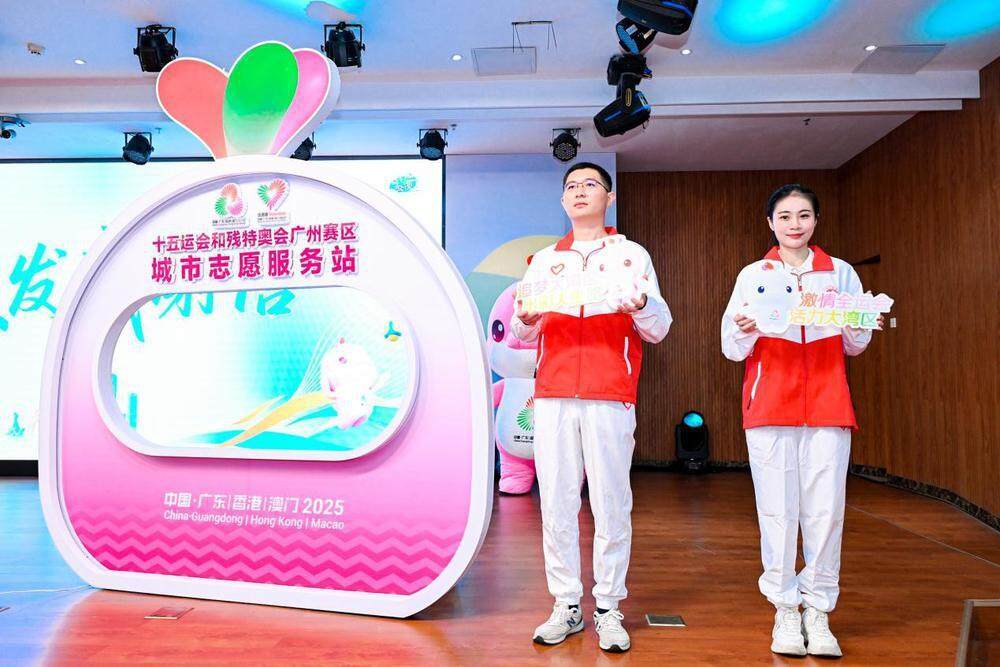 即将在十五, 通讯员